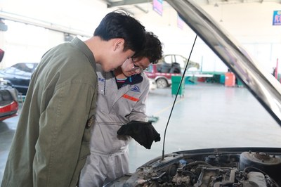 煙臺機械工程學校汽修專業 知行合一練真功，技術服務進社區